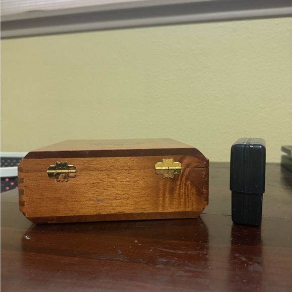 Classic Hemingway Cigar Wooden Box - Picture 10 of 10